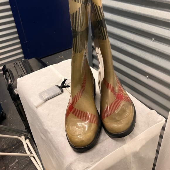 Burberry Beige Check Rubber Rainboots - Picture 3 of 8